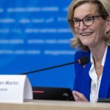 La secrétaire générale de l'Union internationale des télécommunications (UIT) Doreen Bogdan-Martin relaie des avancées des dispositifs des entreprises numériques liés au climat mais leur demande davantage d'efforts pour diminuer les émissions de gaz à effet de serre de ces entités (archives). KEYSTONE/MARTIAL TREZZINI